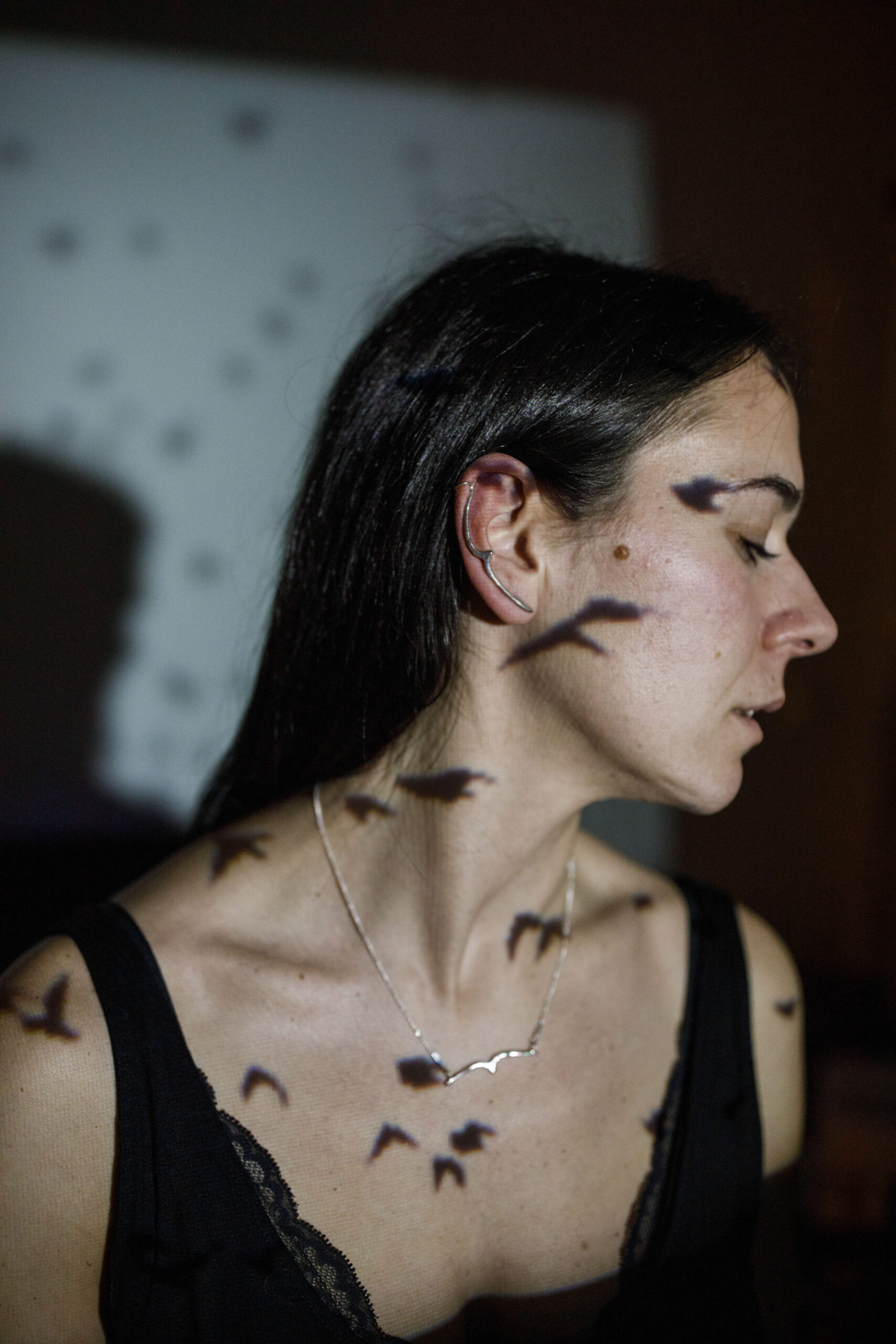 ear climber με σχέδιο ένα πουλί που πετάει.